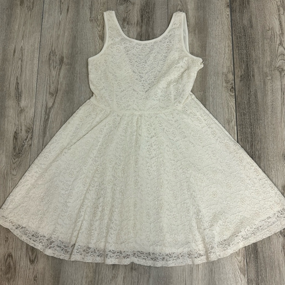 Monteau large lace dress
